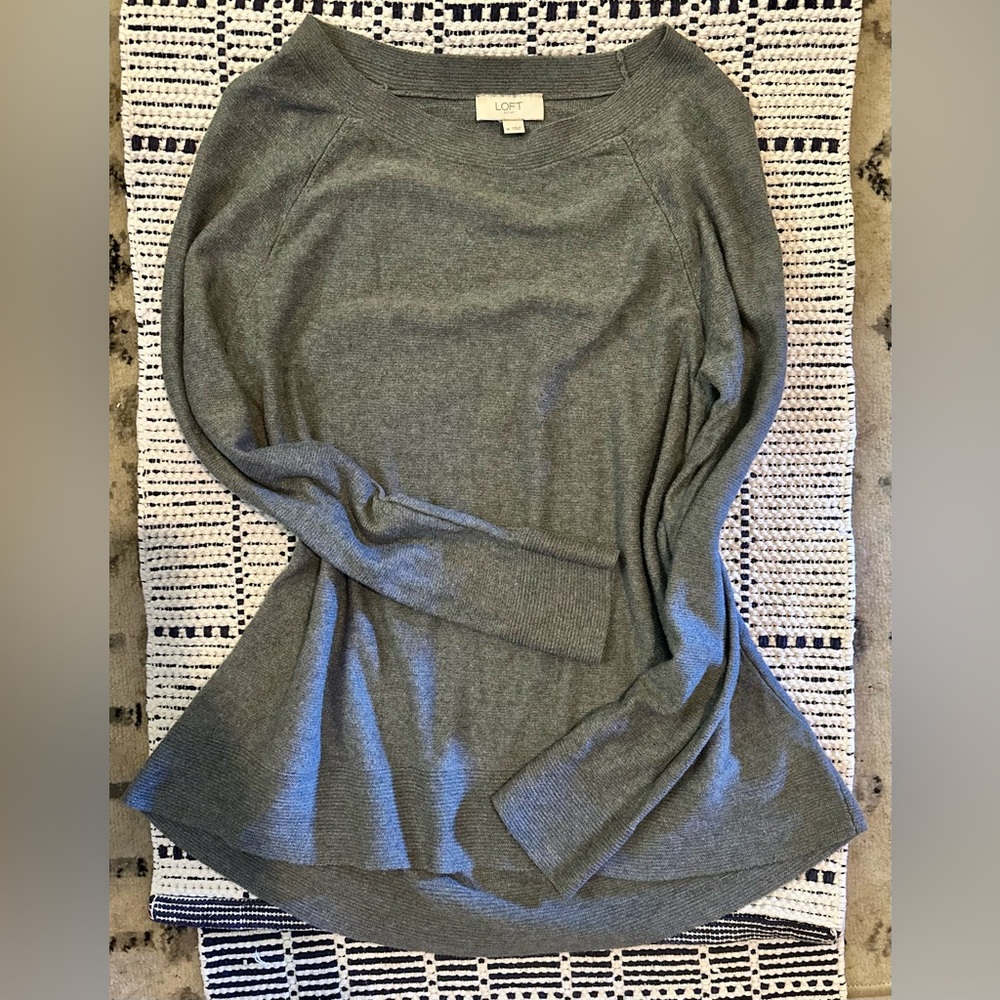 LOFT NWOT Size M Cotton Gray Crew Neck Sweater